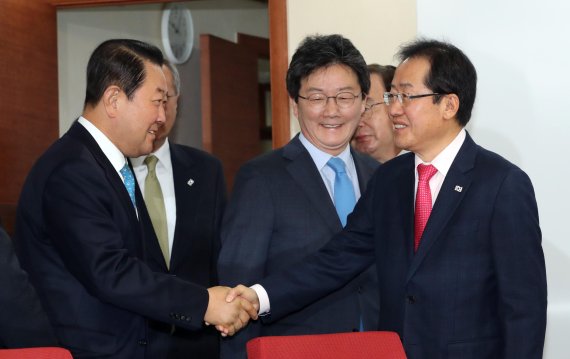 [선택 6.13]한국당 야권통합 시사에 바른미래 '발끈'