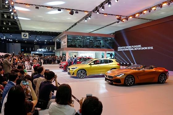 BMW는 하이브리드 오픈탑 i8 로드스터와 다양한 SUV 라인업을 공개했다. 사진=조재형 기자