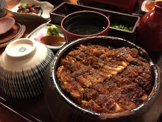 일본 나고야 음식점에서 맛볼 수 있는 '히쓰마부시' 장어덮밥.