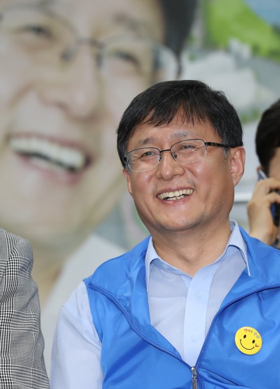 [6.13 국민의 선택] 재보궐 선거 개표..오후10시30분 현재 김성환·송갑석 '당선 확실'