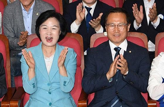 [6·13 국민의 선택] 승리 예감한 민주당 '환호'.. 한국당 '참패의 한숨'