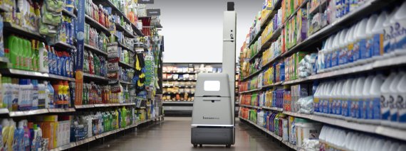 LG전자가 최근 300만 달러를 투자한 미국 로봇개발업체 ‘보사노바 로보틱스(BossaNova Robotics)의 매장관리 로봇이 한 유통매장에서 제품 관리를 하고 있다.