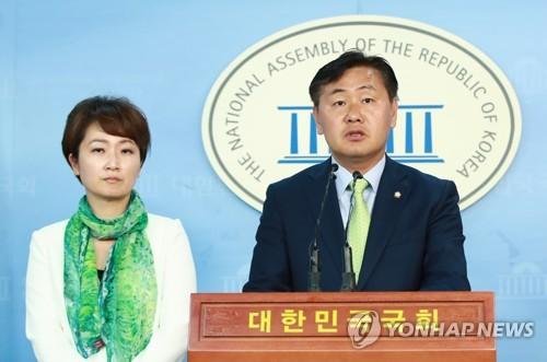 바른미래당 새 원내대표 후보인 재선의 이언주(왼쪽), 김관영 의원.