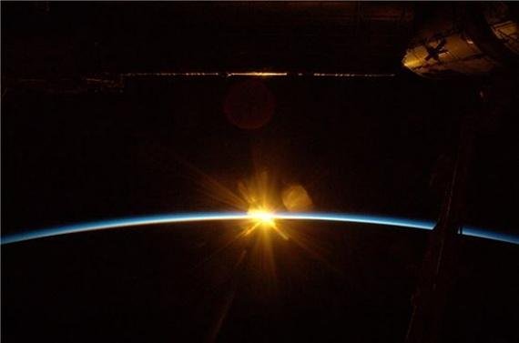 알렉산더 게르스트가 촬영한 우주에서의 일출 /사진=ESA