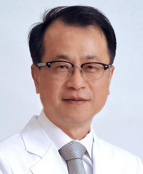 [사람 人 사람]초대 한국건강학회 이사장 윤영호 서울대 의대 교수