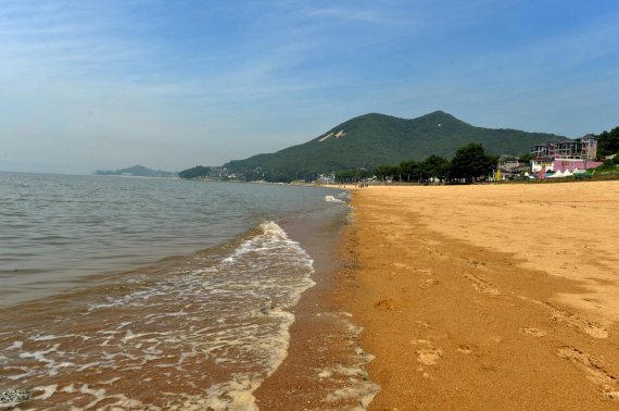 인천 강화도 동막해변과 민머루해변이 다음 달 1일 개장한다. 사진은 동막해변 전경.