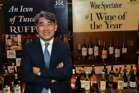 마승철 나라셀라 회장은 지난달 26일 서울 청담동에서 '나라셀라 미니 와인 디스커버리'를 개최하고 자사 와인들을 소개하는 행사를 가졌다. 사진=서동일 기자