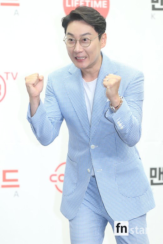 [포토] 이희재, ‘진지하게 주먹불끈’ - fn스타
