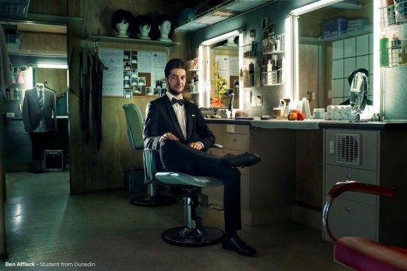 뉴질랜드 사진작가 트로이 구달은 유명 스타와 같은 이름을 가진 일반인을 찾아 특별한 순간을 선사하고 있다. 사진 속 남성의 이름은 벤 애플렉으로 뉴질랜드 현지 학생이다. 사진=보어드판다 갈무리