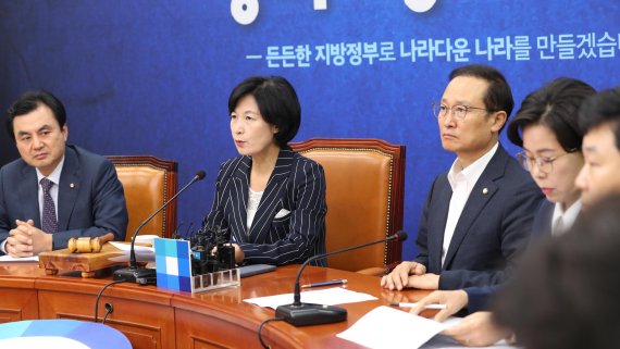 더불어민주당 추미애 대표가 11일 오전 국회에서 열린 최고위원회의에서 발언하고 있다. 사진=연합뉴스