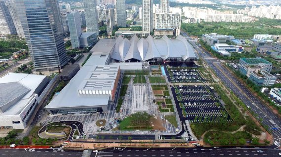 인천 송도컨벤시아 2단계 준공…전시장 900부스, 회의장 2000명 동시 수용
