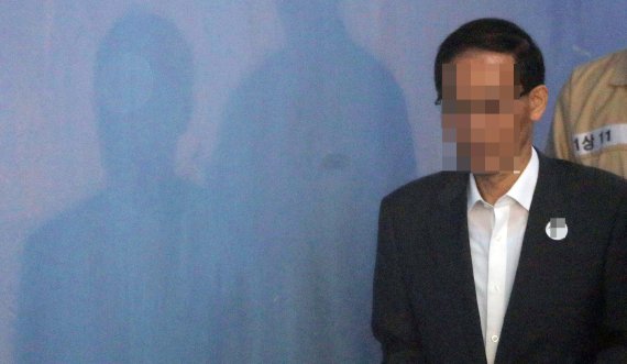 구속 전 피의자심문(영장실질심사)을 받기 위해 법정으로 향하는 '아보카' 도모 변호사 / 사진=연합뉴스