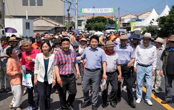 [fn포토] 제주4.3 상흔 ‘빼곡’…4.3길 탐방에 나선 원희룡 지사