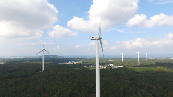 공공 주도 해상풍력단지 후보지 3곳에 대한 SPC의 10% 지분을 확보하기 위해서는 제주에너지공사 자본금이 기존 663억원에서 3900억원으로 증자돼야 한다.