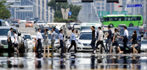 서울 36도 주말에도 '폭염' 지속…태풍 '야기' 중국 상륙할 듯