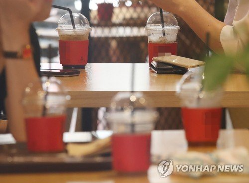 연합뉴스 자료사진. 음료판매 업소의 일회용 컵
