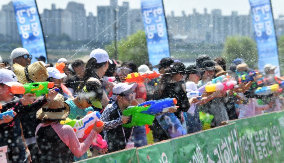 더위 날리는 물싸움 축제