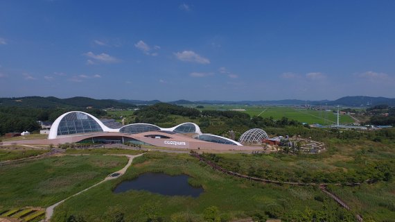 서천 9경중 하나인 국립생태원 전경.