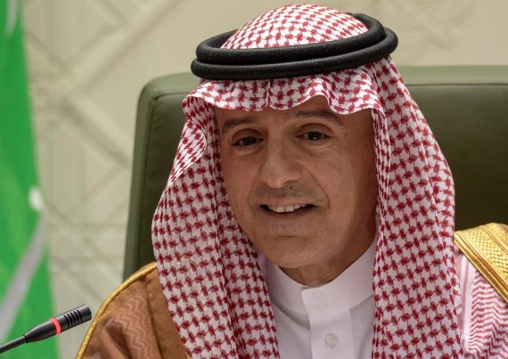 Saudi Foreign Minister Adel Al-Jubeir gives a press conference in the capital Riyadh on August 8, 2018. (Photo by Nasser al-Harbi / AFP)<All rights reserved by Yonhap News Agency>