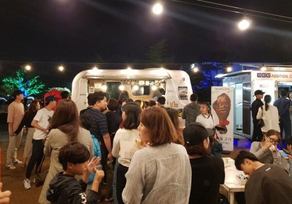 “제주의 밤을 탐하다” 수목원테마파크 ‘숲 속 야시장’