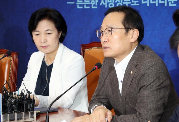 홍영표 "한국당, 文정부 탈원전 정책으로 탄핵 운운..막말 지나쳐"