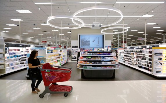 FILE- In this May 30, 2018, file photo, a shopper walks through the updated cosmetic department at a Target store in San Antonio. On Friday, Aug. 10, the Labor Department reports on U.S. consumer prices for July. (AP Photo/Eric Gay, File) <All rights reserved by Yonhap News Agency>
