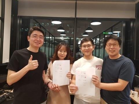 (사진 왼쪽부터)표철민 체인파트너스 대표와 이오스닥 김혜민 이사, 이오스닥 김성배 이사, 정세현 이오스닥 대표가 기념촬영을 하고 있다.<div id='ad_body2' class='ad_center'></div>