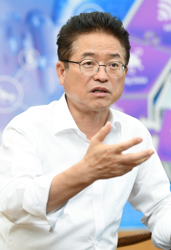 [인터뷰]이철우 경북지사 "바이오·드론 신산업 생태계 조성… 일자리 창출에 사활"