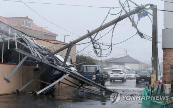 제주도 할퀸 태풍 ‘솔릭’…피해액 53억여원 잠정 집계