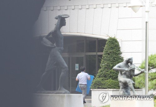 '문제유출 의혹' 해당 교사 자택, 숙명여고 압수수색(종합)