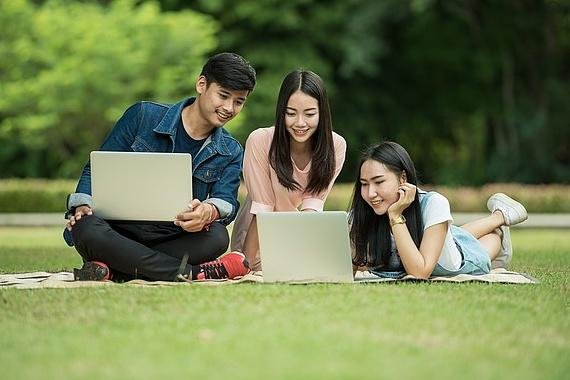 남학생, 남녀공학보다 남중·남고 가야 성적 오른다 <연구>