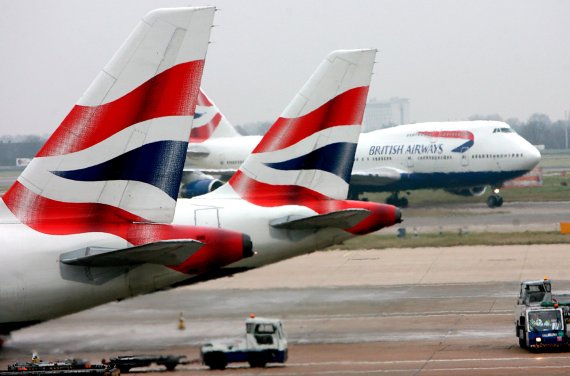 (FILE) British Airways aircraft at Heathrow Airport in London, Britain 13 November 2009.EPA/ANDY RAIN <All rights reserved by Yonhap News Agency>
