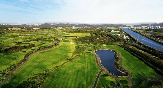 수도권 6500만톤 쓰레기 더미 위에 탄생한 인천 드림파크CC.