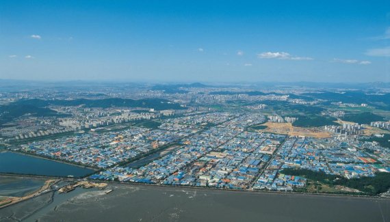 수도권 주요 산업단지의 공시지가 상승률이 산업단지 소재 지역의 지가 상승률뿐 아니라 고용 및 생산액 증가율보다 높은 것으로 나타났다. 사진은 인천 남동산업단지 전경.