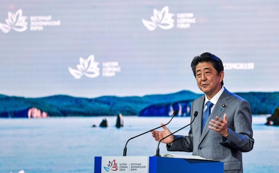 Japanese Prime Minister Shinzo Abe delivers a speech during a session of the Eastern Economic Forum in Vladivostok, Russia September 12, 2018. Donat Sorokin/TASS Host Photo Agency/Pool via REUTERS <All rights reserved by Yonhap News Agency>