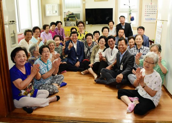 윤화섭 안산시장 ‘아름다운 동행'. 사진제공=안산시