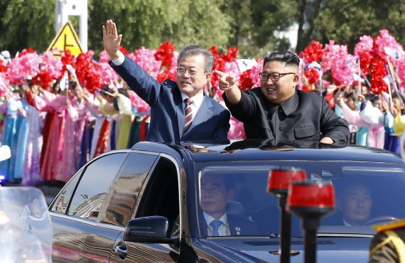 [평화, 새로운 여정]文대통령의 '역지사지 외교'..11년前 노무현 대통령과도 닮아