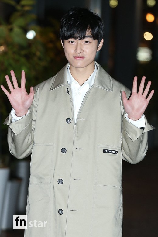 [포토] 윤찬영, ‘은은한 여심저격 눈빛’ - fn스타