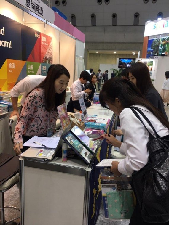 경남 김해시가 일본 최대 여행 엑스포인 ‘투어리즘 엑스포 재팬 2018’(Tourism Expo Japan 2018)에 참가해 가야유적 워킹투어 및 김해한옥체험관 등을 소개하며 일본 관광객 유치활동을 펼쳤다./사진=김해시