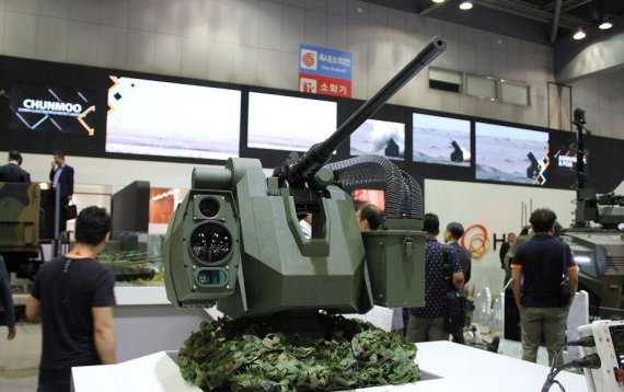 ▲ 한화지상방산의 RCWS 모델. 지난 9월 12일부터 16일가지 일산 킨텍스 에서 열린 'DX KOREA 2018'에서 전시됐다. 현재 한화지상방산은 RCWS를 육군에 납품하고 았다.