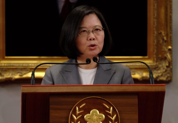 Taiwan's President Tsai Ing-wen speaks during a press conference at the Presidential Office in Taipei on August 21, 2018. - China and El Salvador established diplomatic relations on August 21 as the Central American nation ditched Taiwan in yet another victory for Beijing in its campaign to isolate 