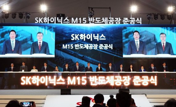 SK하이닉스, 청주 낸드 공장 준공…21만명 고용효과 기대