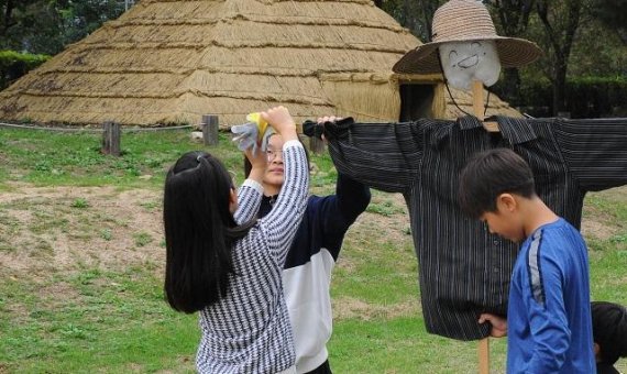 7일 양구군은 제8회 함춘문화예술제가 오는 9일 함춘마당과 고인돌공원 등 양구선사·근현대사박물관일원에서 개최된다 고 밝혔다.