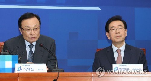 (서울=연합뉴스) 하사헌 기자 = 더불어민주당 이해찬 대표(왼쪽)가 11일 오전 국회 당대표실에서 열린 시도지사 간담회에서 발언하고 있다. 오른쪽은 박원순 서울시장. toadboy@yna.co.kr (끝) /사진=연합뉴스