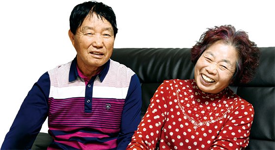 아내 원옥련씨(오른쪽)는 김춘선씨의 가장 든든한 후원자다.