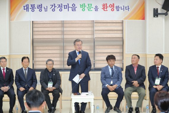 [fn포토] 제주해군기지 갈등 강정마을, 대통령 첫 방문