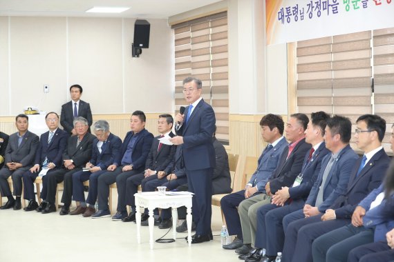 [fn포토] 제주해군기지 갈등 강정마을, 대통령 첫 방문