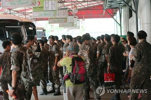 [2018국감]軍외출·외박 지역제한 없어지나..김용우 "폐지, 국방부와 협의 중"