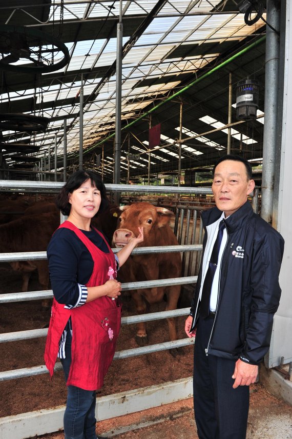 윤순주 씨(왼쪽)와 남편인 황태섭 씨