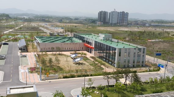충북혁신도시내 태양광기술지원센터.